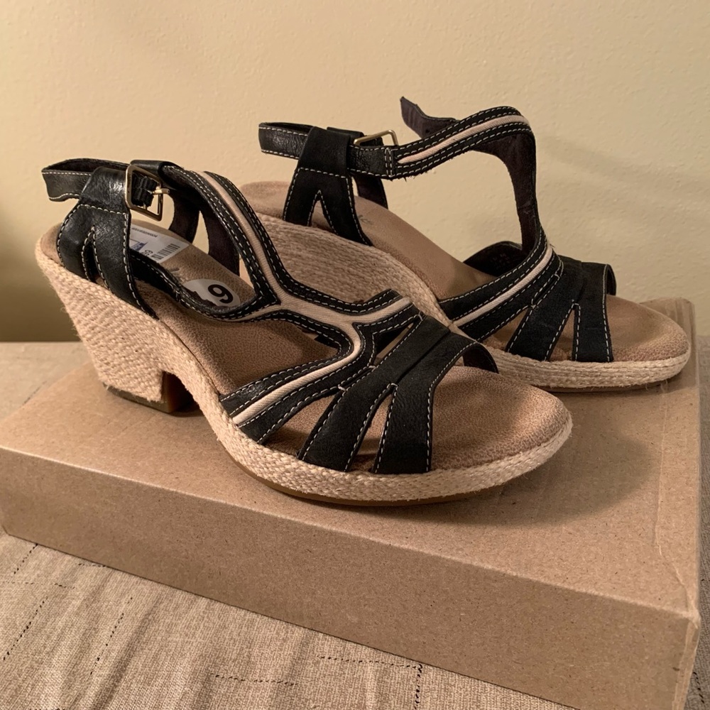 Clarks women’s sandals